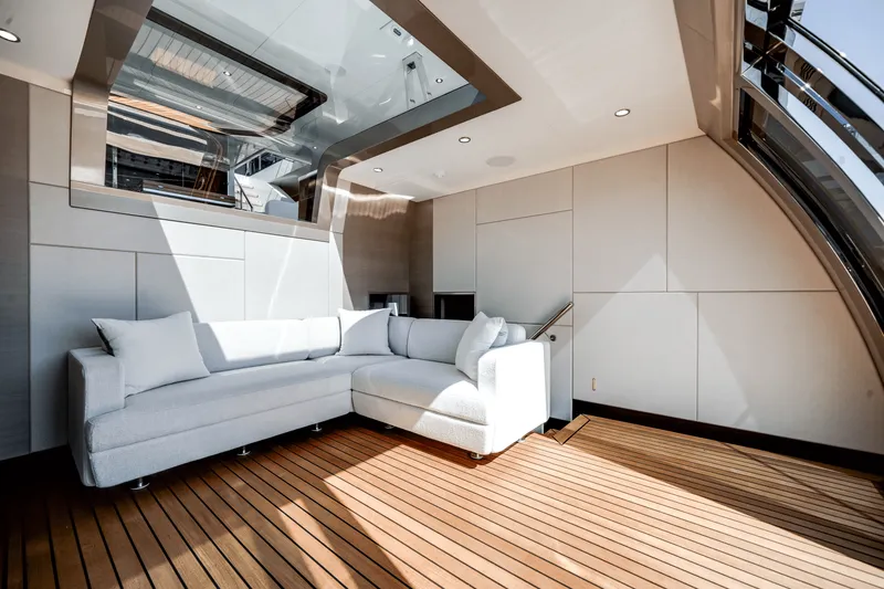 Slide: The Image of Ocean Alexander 35R 2025 - 7