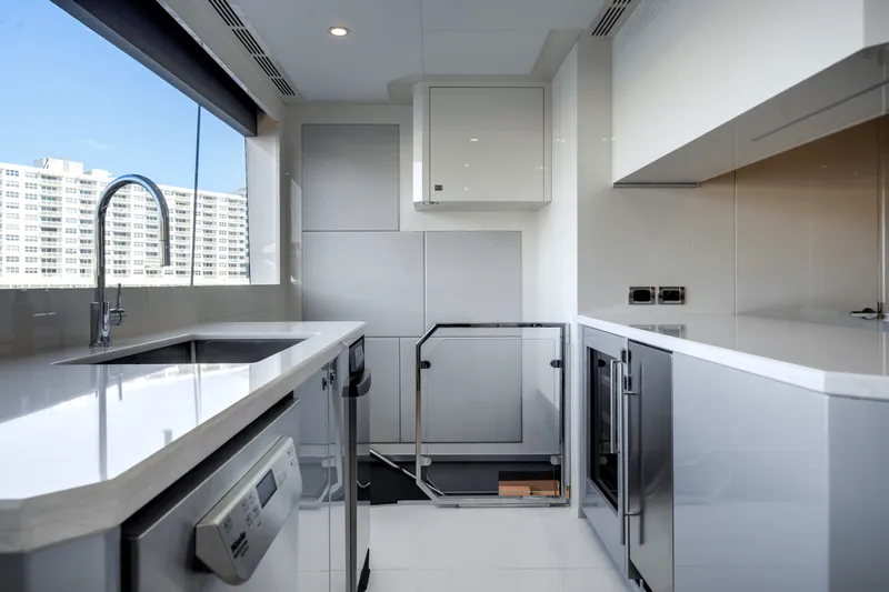 Slide: The Image of Ocean Alexander 35R 2025 - 73