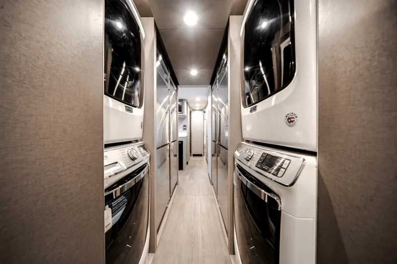 Slide: The Image of Ocean Alexander 35R 2025 - 74