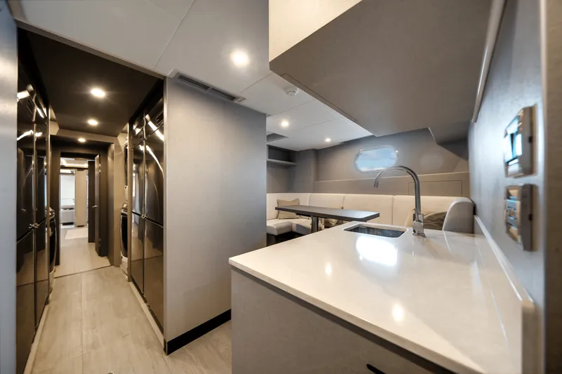 Slide: The Image of Ocean Alexander 35R 2025 - 76