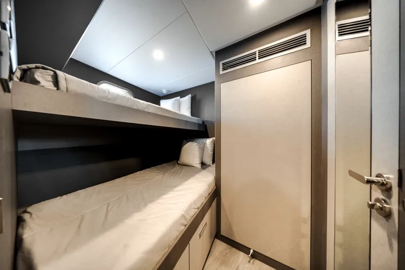 Slide: The Image of Ocean Alexander 35R 2025 - 77