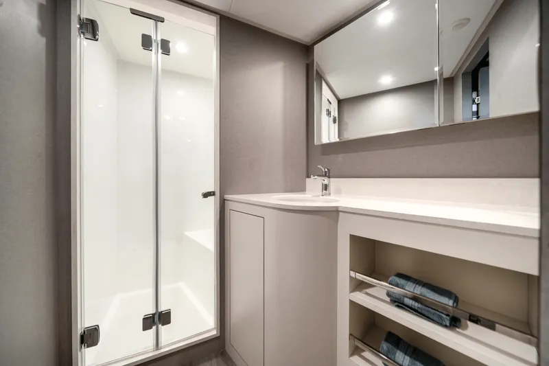 Slide: The Image of Ocean Alexander 35R 2025 - 78