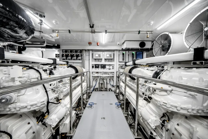 Slide: The Image of Ocean Alexander 35R 2025 - 83