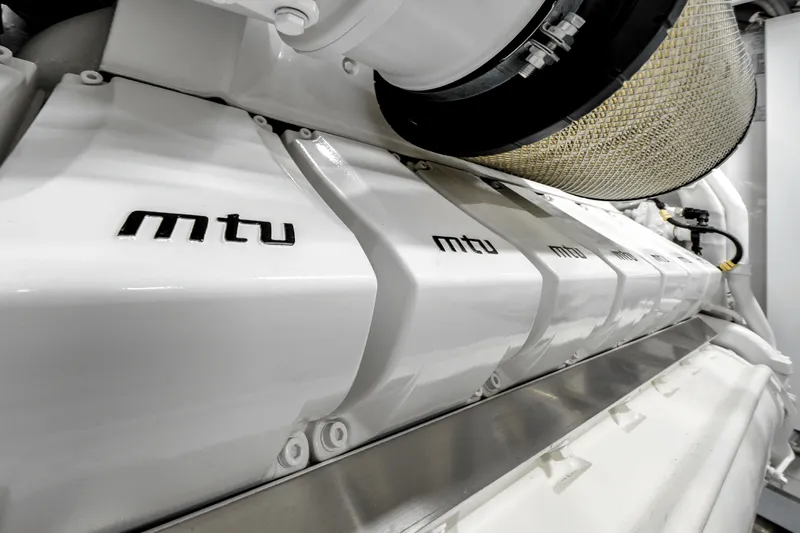 Slide: The Image of Ocean Alexander 35R 2025 - 84