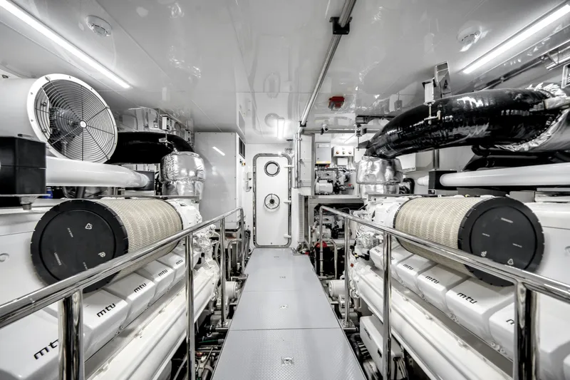 Slide: The Image of Ocean Alexander 35R 2025 - 85