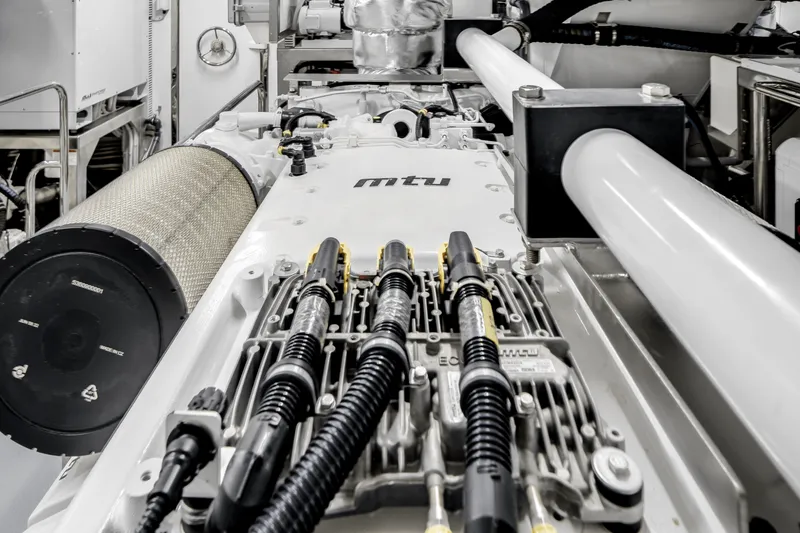 Slide: The Image of Ocean Alexander 35R 2025 - 86