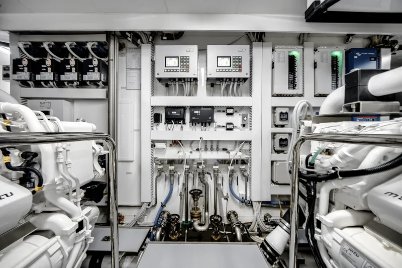 Slide: The Image of Ocean Alexander 35R 2025 - 88