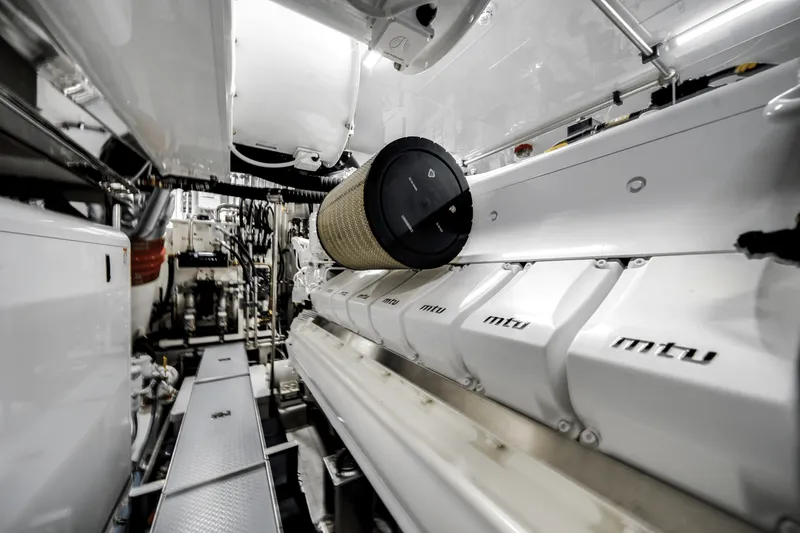 Slide: The Image of Ocean Alexander 35R 2025 - 90