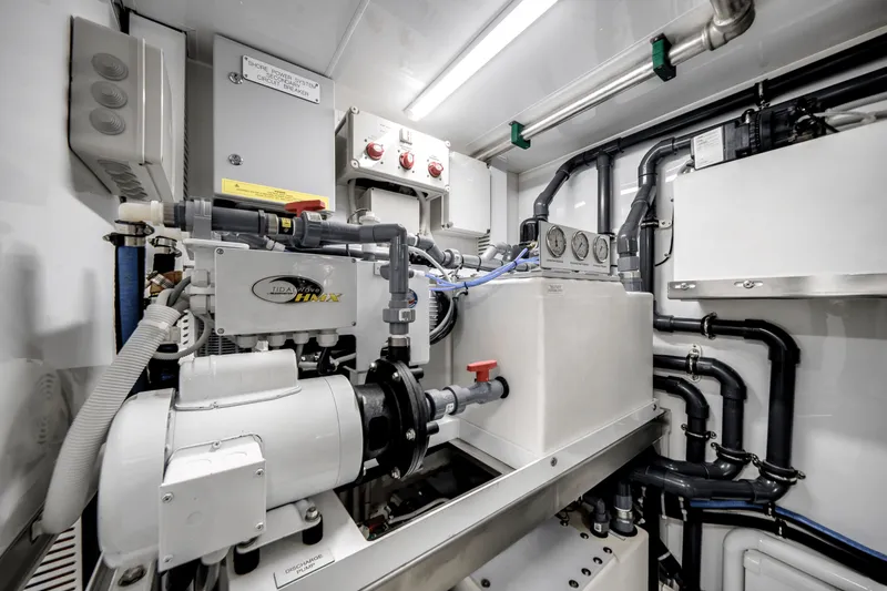 Slide: The Image of Ocean Alexander 35R 2025 - 91