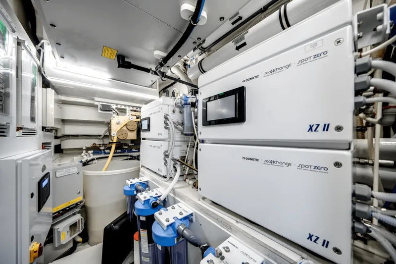 Slide: The Image of Ocean Alexander 35R 2025 - 93