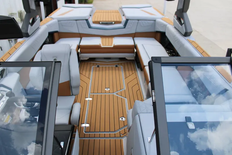 Slide: The Image of Nautique S23 2027 - 8