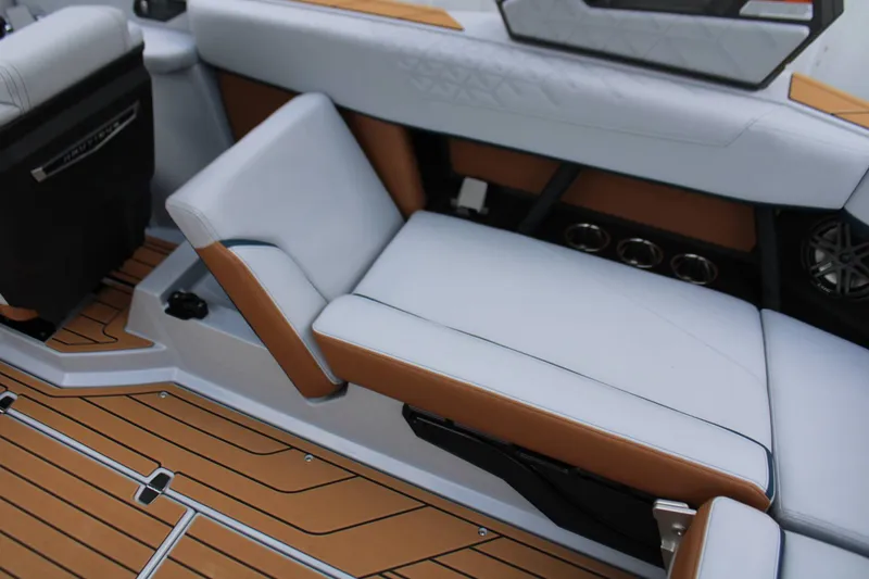 Slide: The Image of Nautique S23 2027 - 18