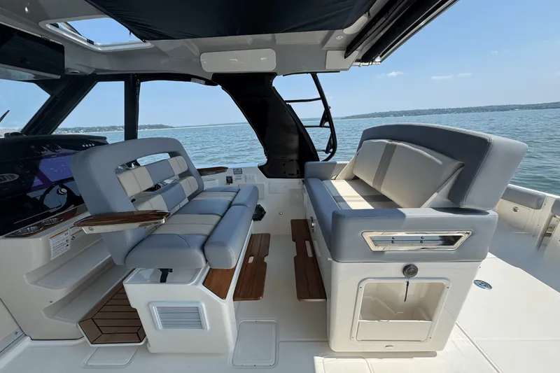Slide: The Image of Boston Whaler 380 Realm 2025 - 24