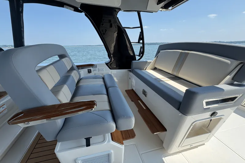 Slide: The Image of Boston Whaler 380 Realm 2025 - 25
