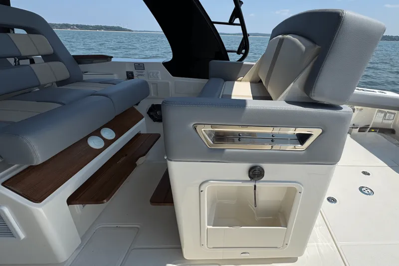 Slide: The Image of Boston Whaler 380 Realm 2025 - 26