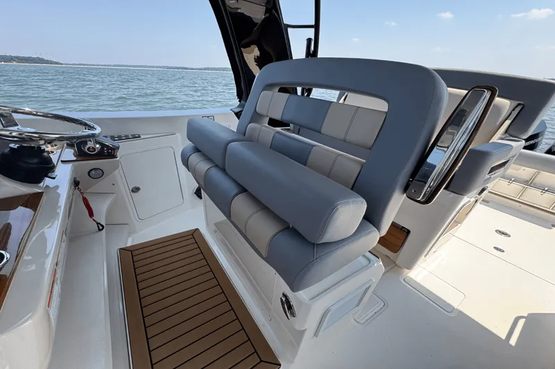 Slide: The Image of Boston Whaler 380 Realm 2025 - 32