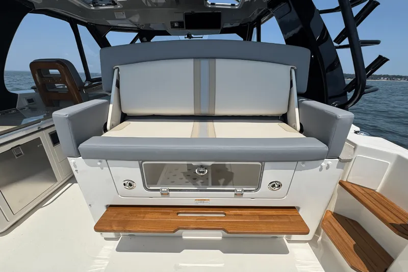 Slide: The Image of Boston Whaler 380 Realm 2025 - 18