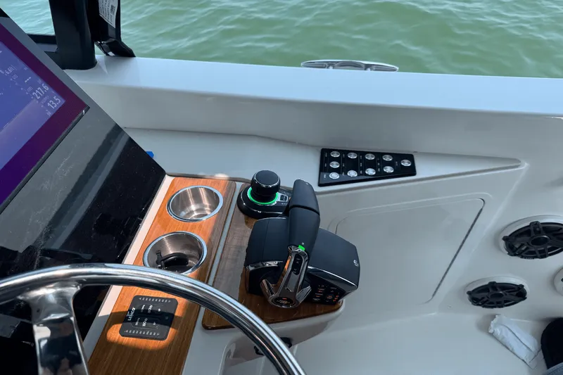 Slide: The Image of Boston Whaler 380 Realm 2025 - 36