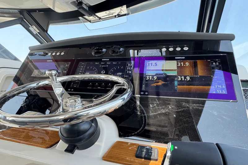 Slide: The Image of Boston Whaler 380 Realm 2025 - 37