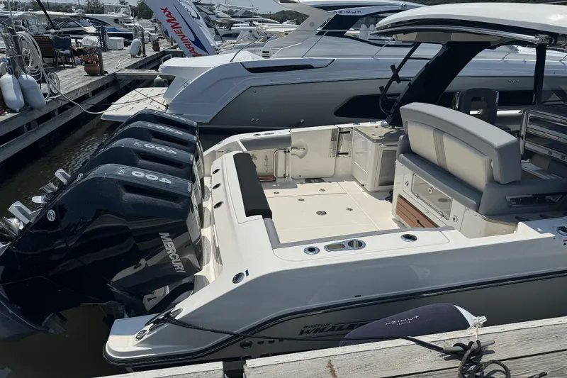 Slide: The Image of Boston Whaler 380 Realm 2025 - 4