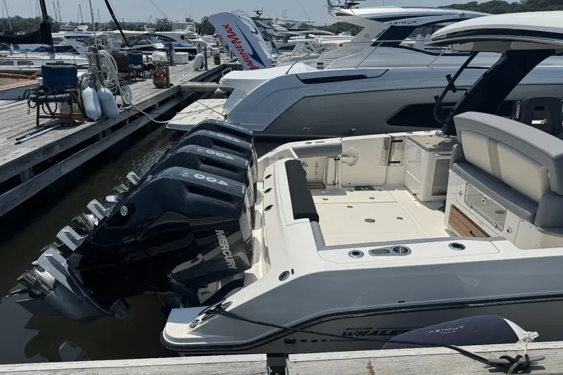 Slide: The Image of Boston Whaler 380 Realm 2025 - 5