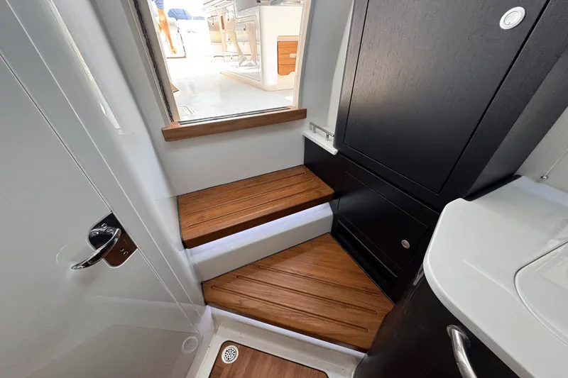 Slide: The Image of Boston Whaler 380 Realm 2025 - 51