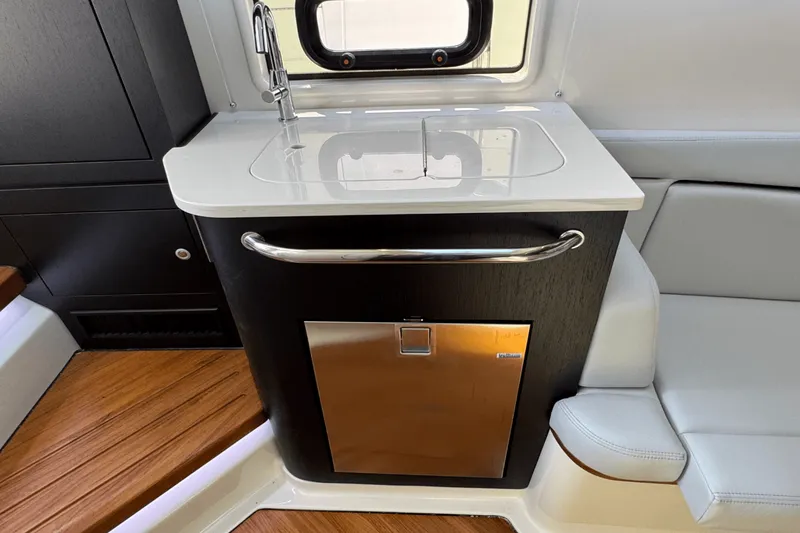 Slide: The Image of Boston Whaler 380 Realm 2025 - 53