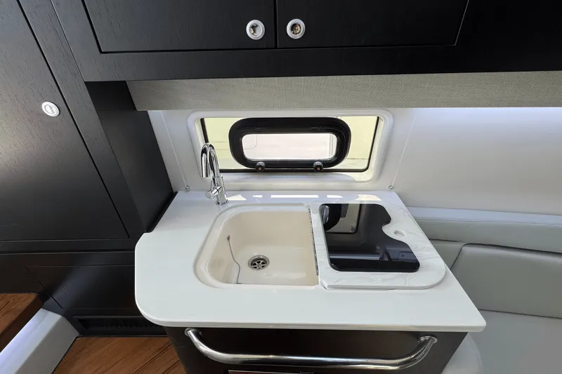 Slide: The Image of Boston Whaler 380 Realm 2025 - 54