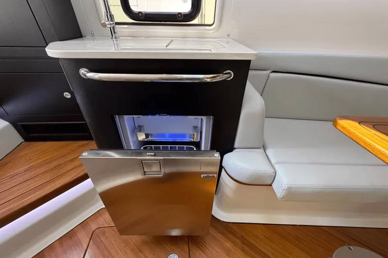 Slide: The Image of Boston Whaler 380 Realm 2025 - 56