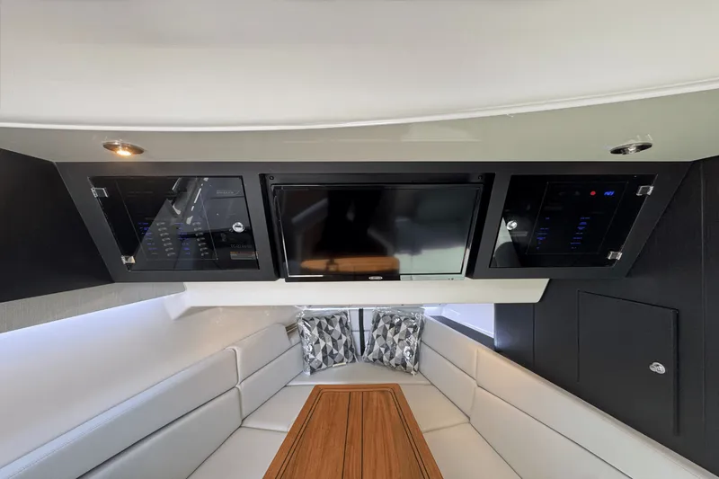 Slide: The Image of Boston Whaler 380 Realm 2025 - 60