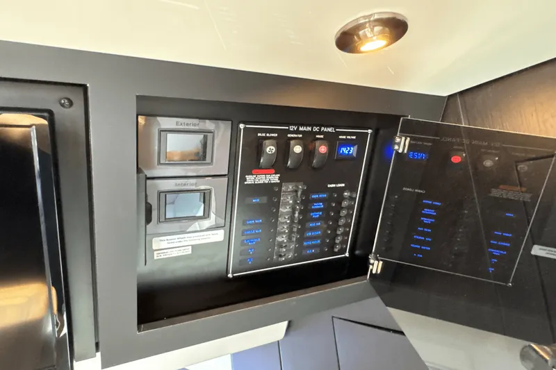 Slide: The Image of Boston Whaler 380 Realm 2025 - 62