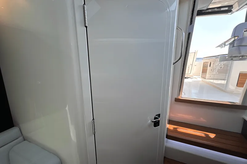 Slide: The Image of Boston Whaler 380 Realm 2025 - 65