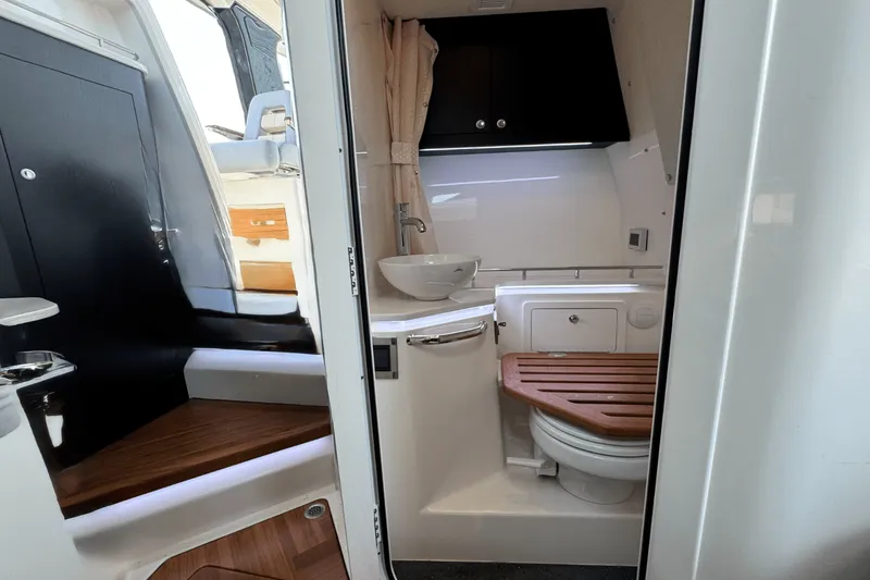 Slide: The Image of Boston Whaler 380 Realm 2025 - 67