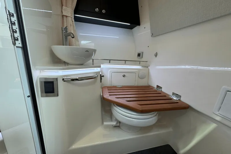 Slide: The Image of Boston Whaler 380 Realm 2025 - 68