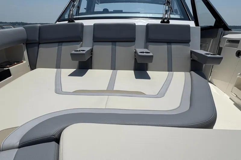 Slide: The Image of Boston Whaler 380 Realm 2025 - 75