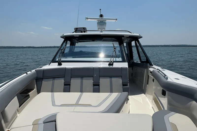 Slide: The Image of Boston Whaler 380 Realm 2025 - 91