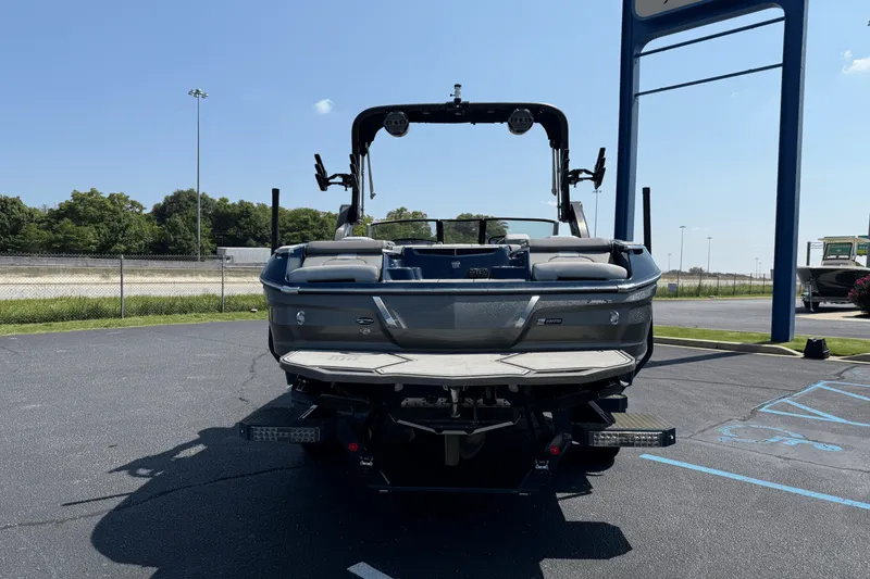 Slide: The Image of Mastercraft X22 2022 - 1