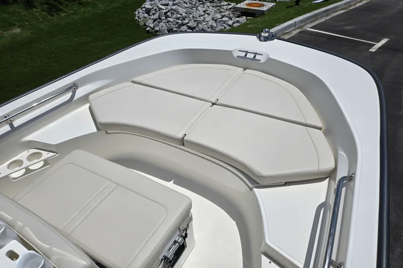 Slide: The Image of Boston Whaler 170 Montauk 2025 - 11