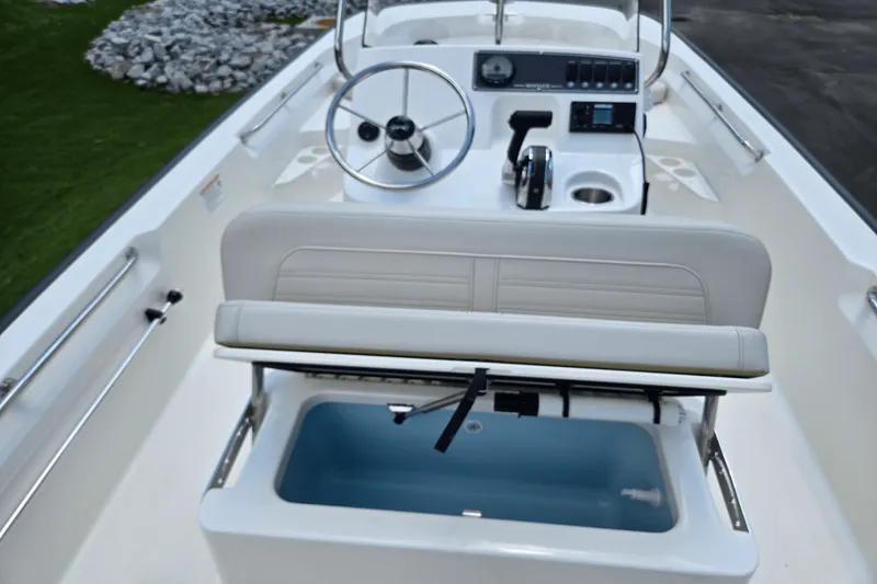 Slide: The Image of Boston Whaler 170 Montauk 2025 - 6