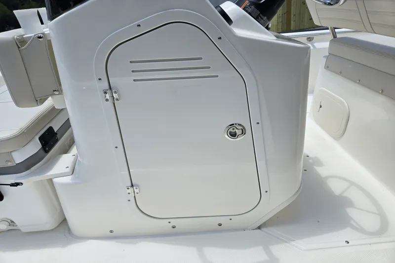 Slide: The Image of Boston Whaler 170 Montauk 2025 - 7