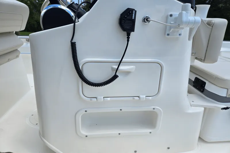 Slide: The Image of Boston Whaler 170 Montauk 2025 - 9