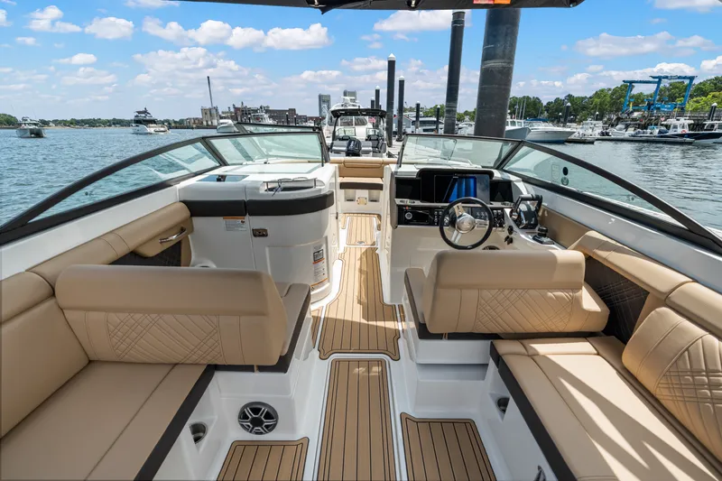 Slide: The Image of Sea Ray SDX 290 Outboard 2026 - 13