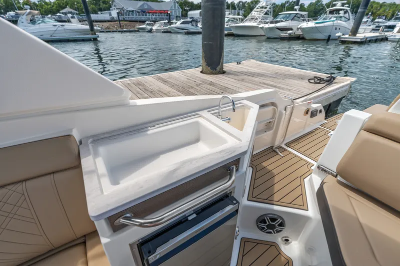 Slide: The Image of Sea Ray SDX 290 Outboard 2026 - 7