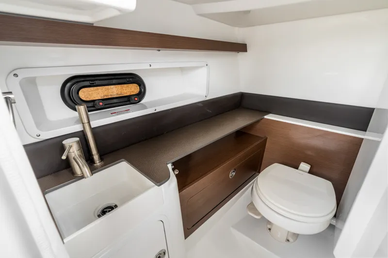 Slide: The Image of Sea Ray SDX 290 Outboard 2026 - 22