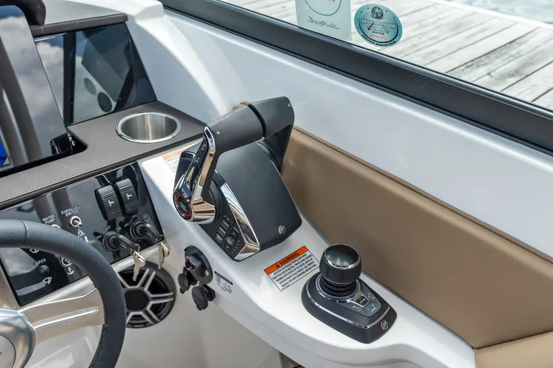 Slide: The Image of Sea Ray SDX 290 Outboard 2026 - 18