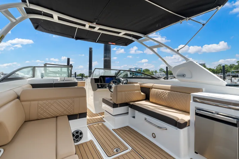 Slide: The Image of Sea Ray SDX 290 Outboard 2026 - 12