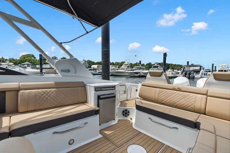Slide: The Image of Sea Ray SDX 290 Outboard 2026 - 10