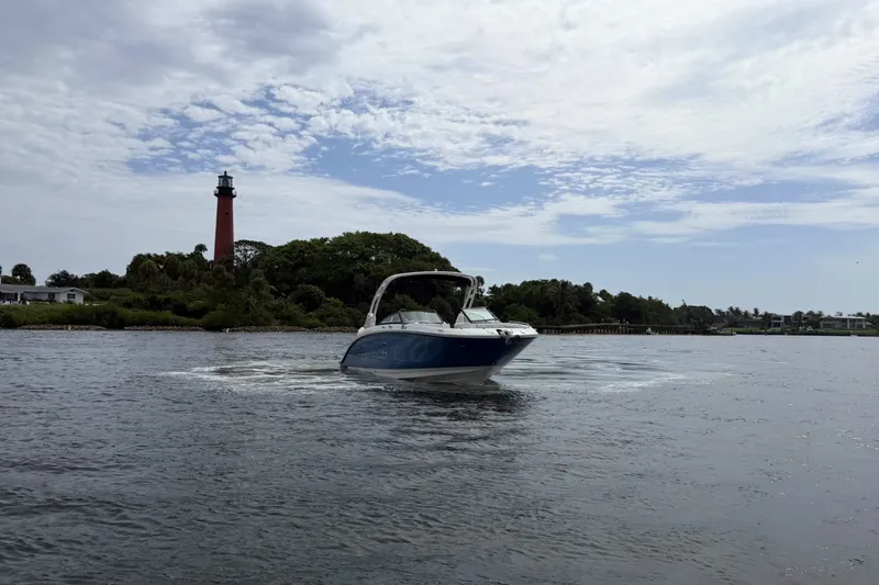 Slide: The Image of Sea Ray SDX 290 Outboard 2026 - 8