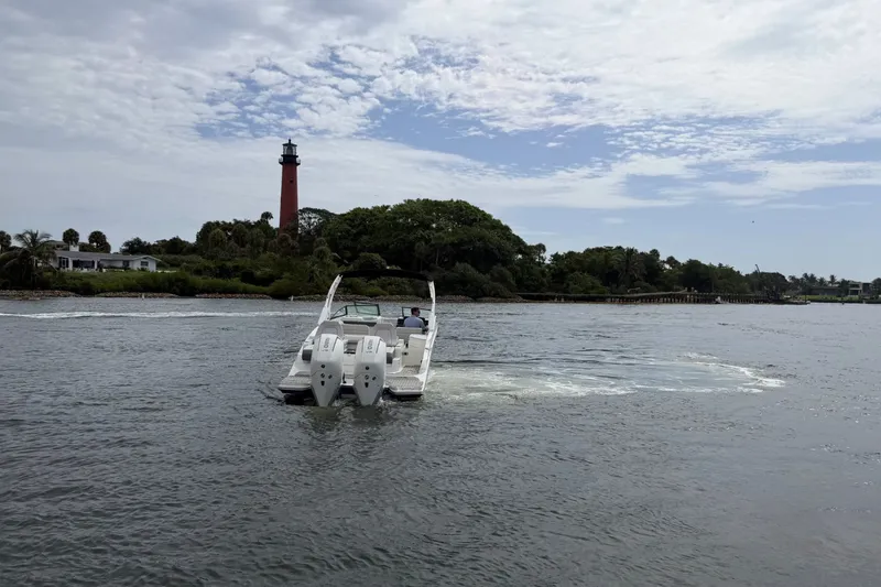 Slide: The Image of Sea Ray SDX 290 Outboard 2026 - 11