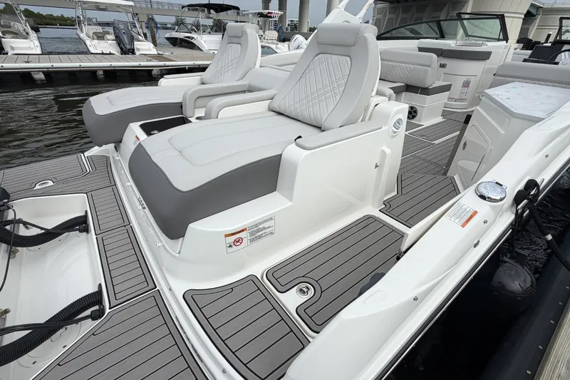 Slide: The Image of Sea Ray SDX 290 Outboard 2026 - 16